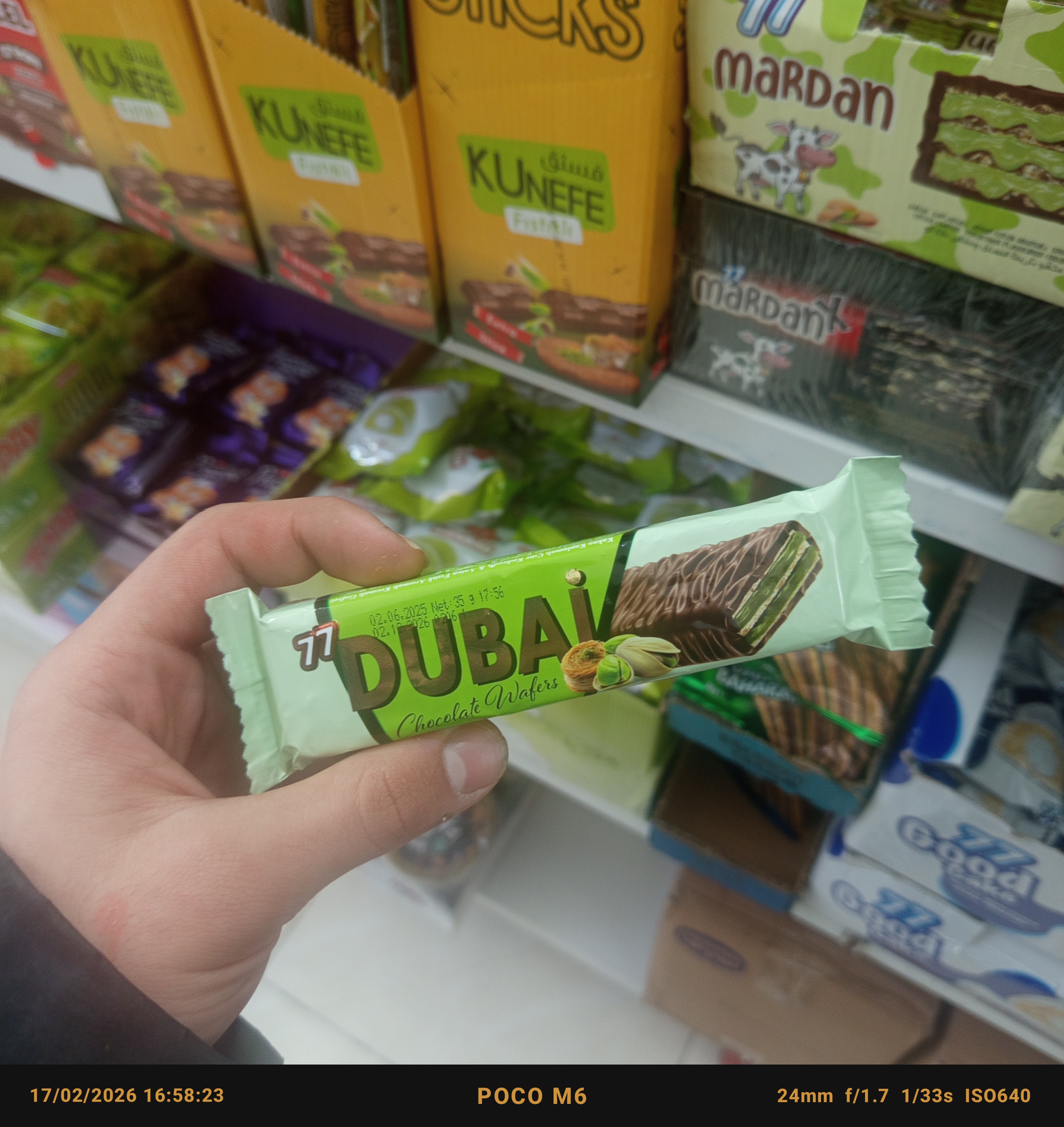 ویفر با مغز پسته و کادایف (شکلات دبی) با طعم خوشمزه ترکیه