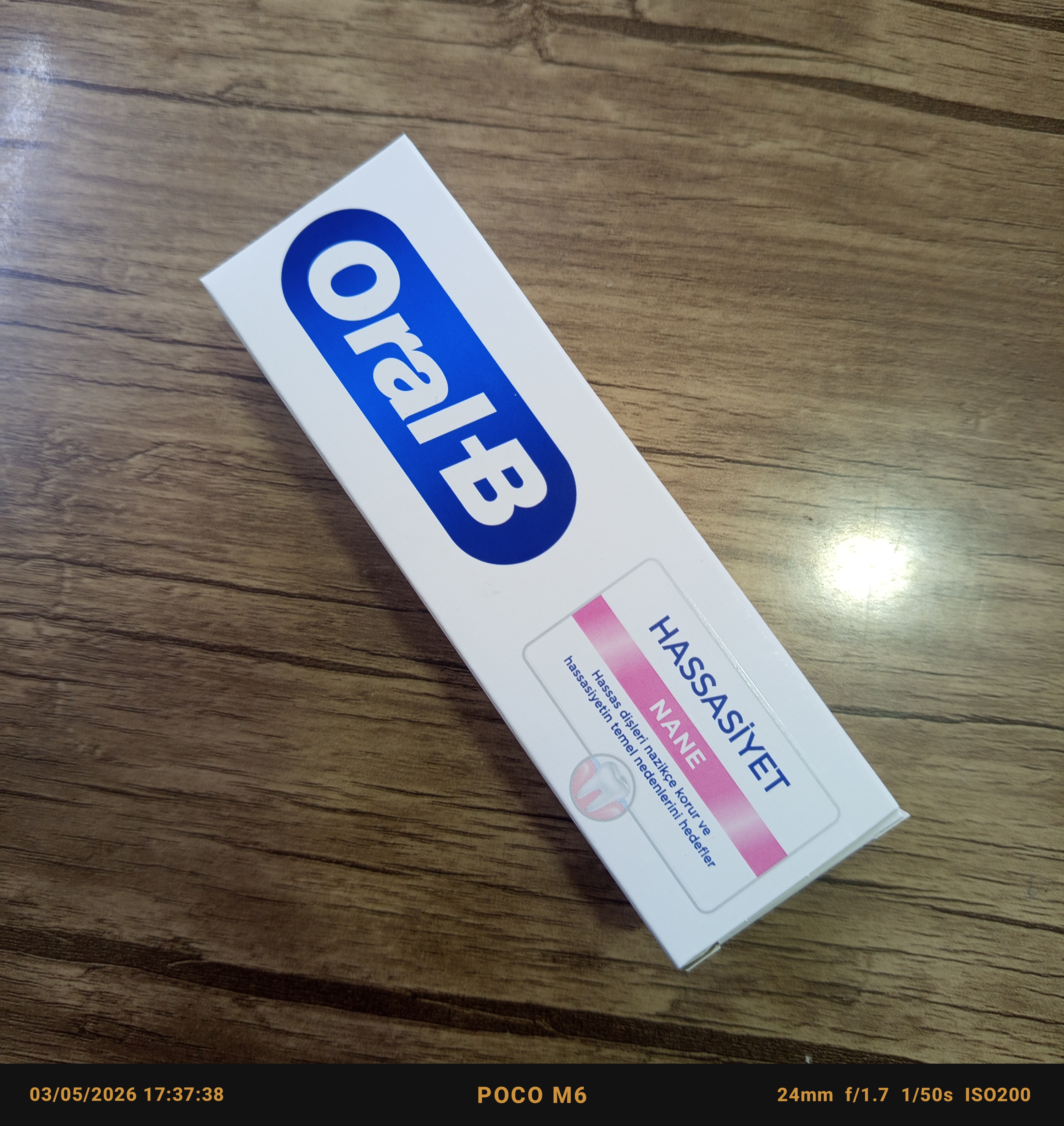 خمیر دندان نعنایی روزانه اورال بی Oral b برای دندان های حساس Sensitive حجم 75 میل