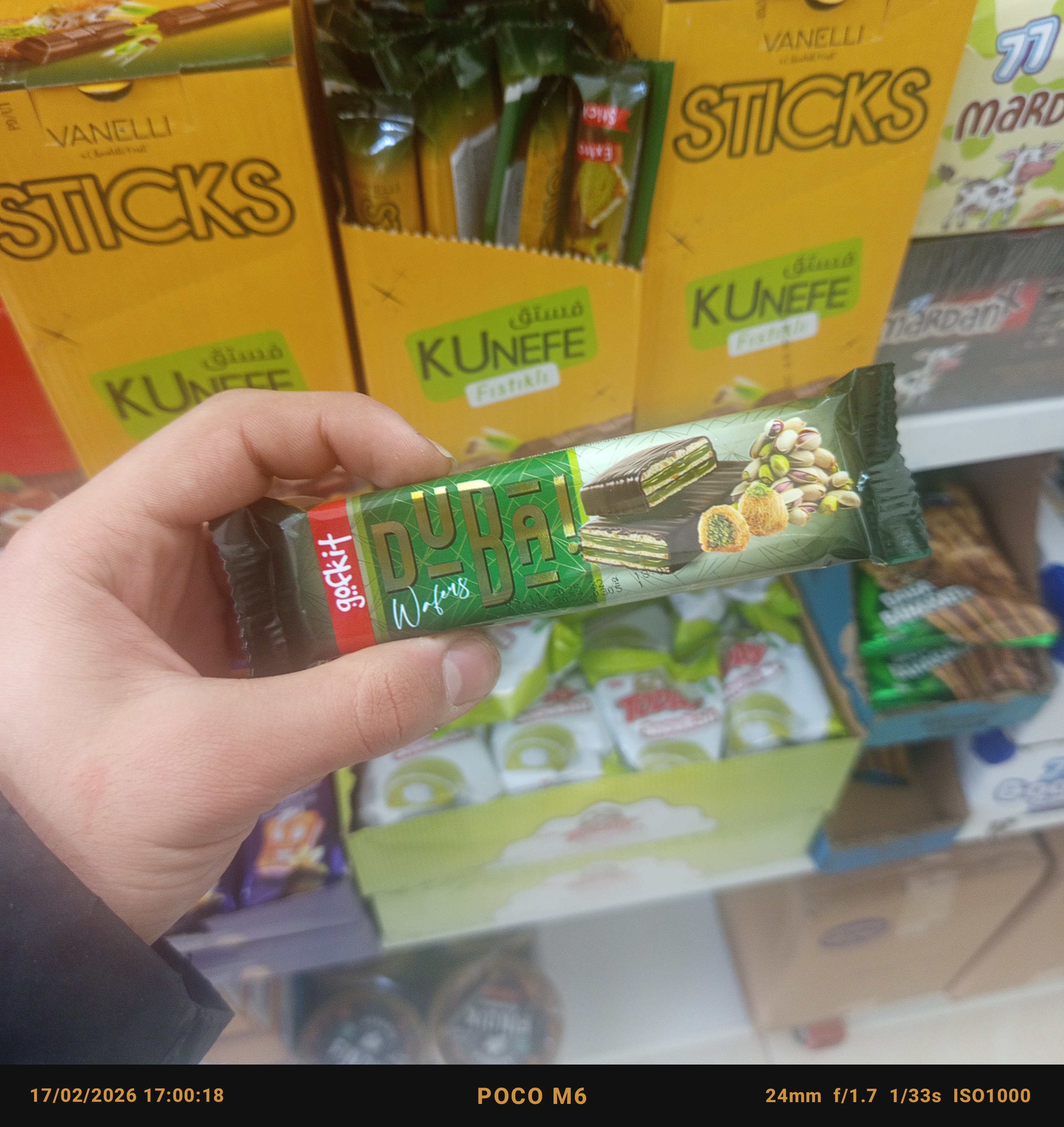 ویفر با مغز پسته و کادایف (شکلات دبی) با طعم خوشمزه ترکیه